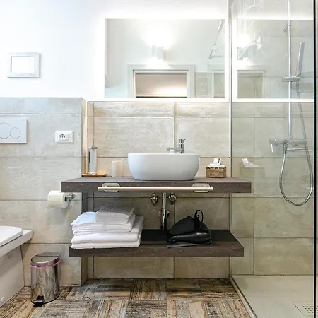 ゲストハウス Corsini 3*